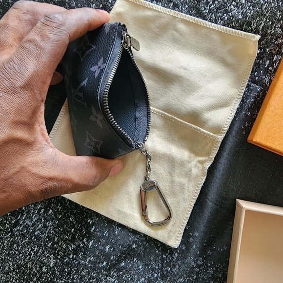 LV Clay Reverse key pouch - Picture 3 of 6